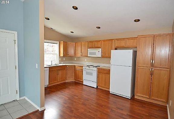 3rd image of 5910 NE 35th Cir