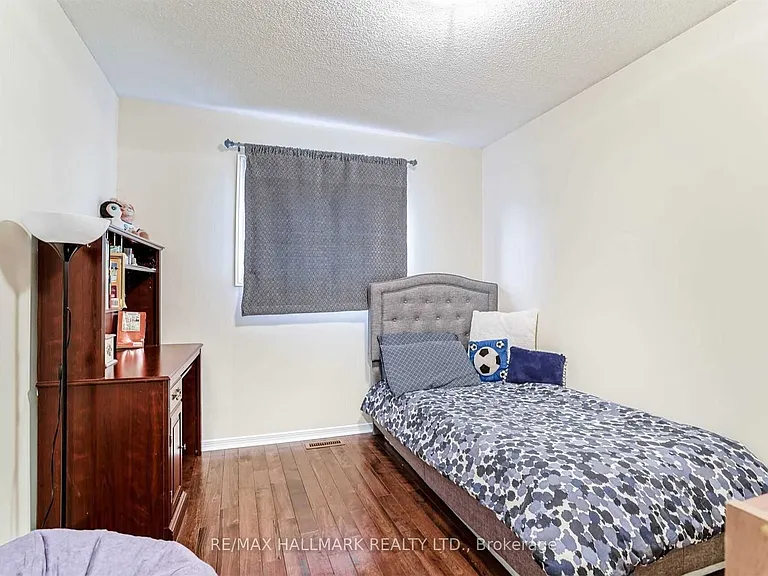2006 Glenada Cres #17 — Photo 15