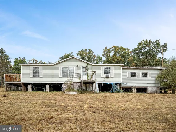 295 Wesley Chapel Ln, Cross Junction, VA 22625