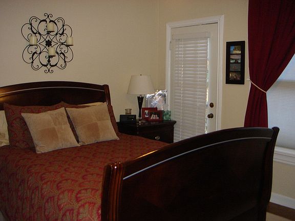5th image of 619 Clermont Ave
