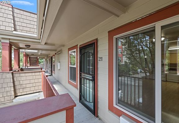 3rd image of 9817 NE Irving St APT 211