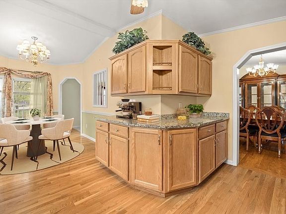 4th image of 5604 Oak Point Dr