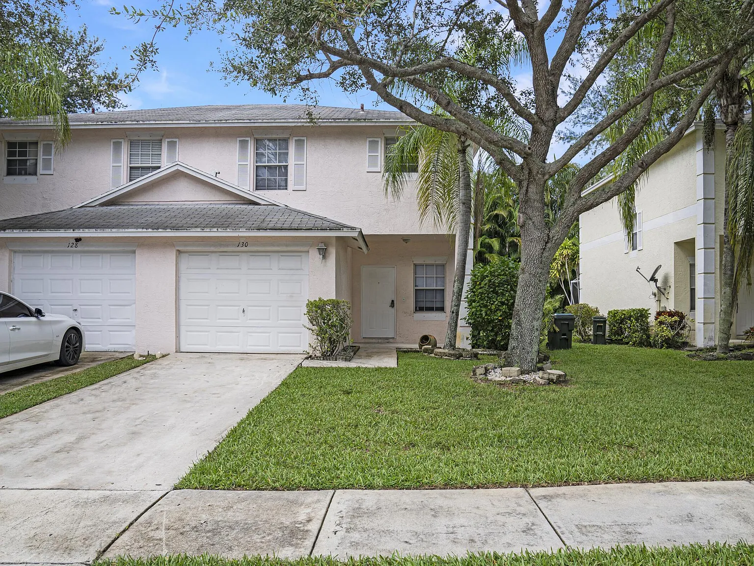 3 bed, 2.5 bath, 1338 sqft, $2,700 — Photo 2