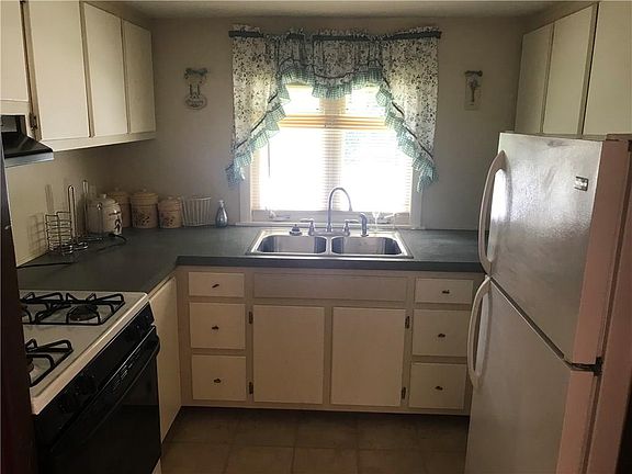 4th image of 49 Linda Dr