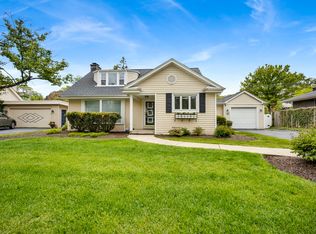 61 Harris Ave, Clarendon Hills, IL 60514
