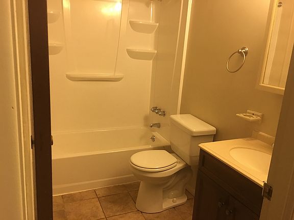 4th image of 620 N Saint Clair St APT 2N