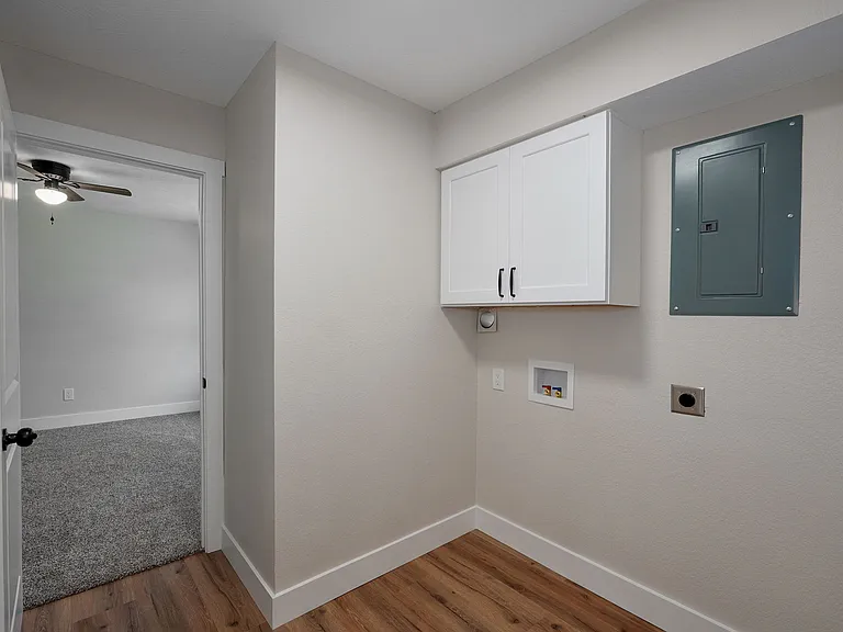 2558 W Village Ln — Photo 33
