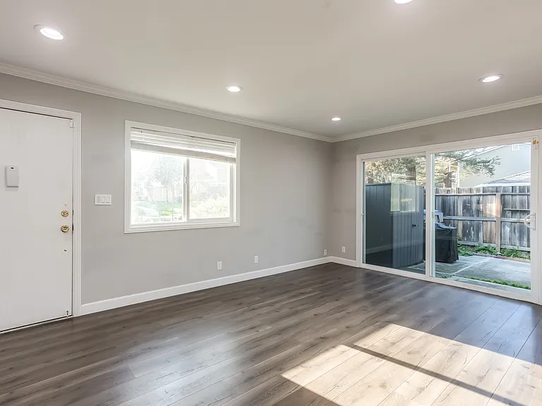 2297 Warfield Way #A — Photo 3