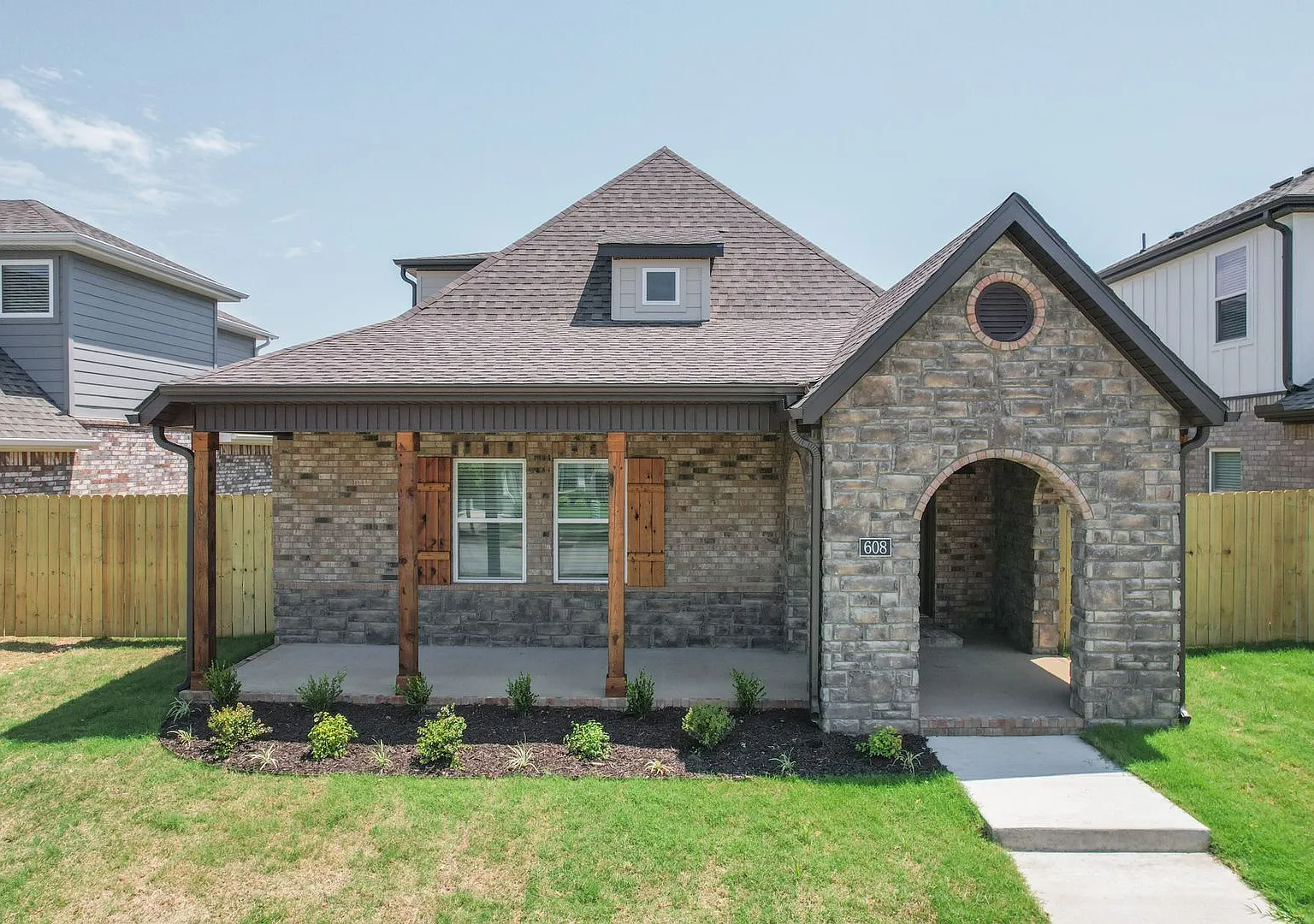 4 bedroom 3.5 bath home! — Photo 1