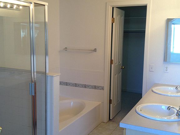3rd image of 3628 Oakwood Dr