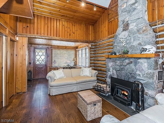 4th image of 25 Dogwood Ln