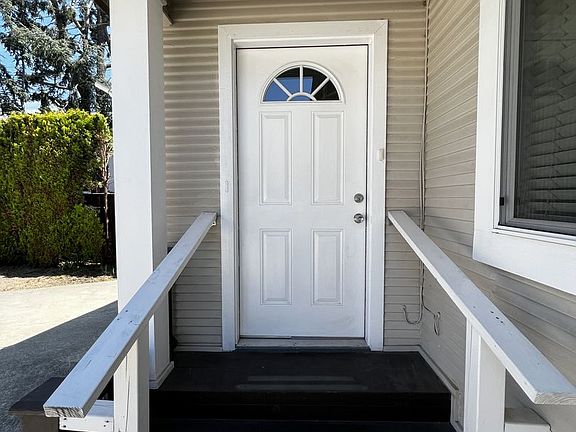 3rd image of 1503 Newport Ave