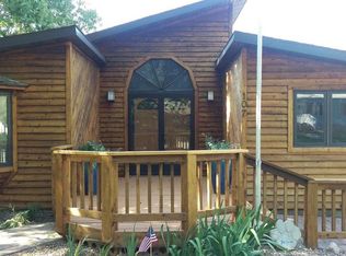 107 4th St NE, State Center, IA 50247