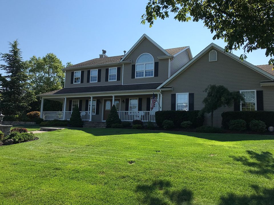 1st image of 7 Redwood Ln