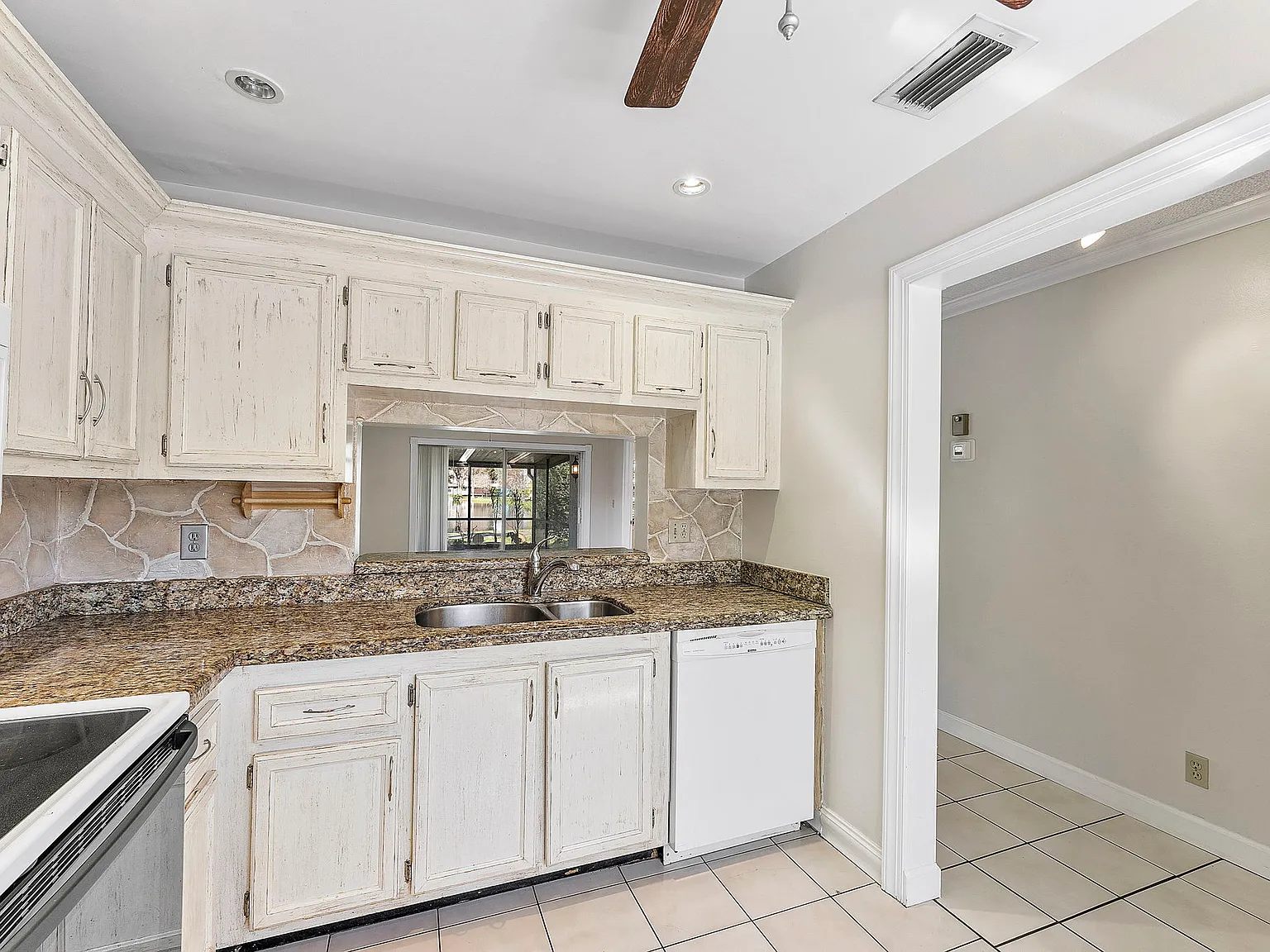 2 bed, 943 sqft, $2,400 — Photo 4