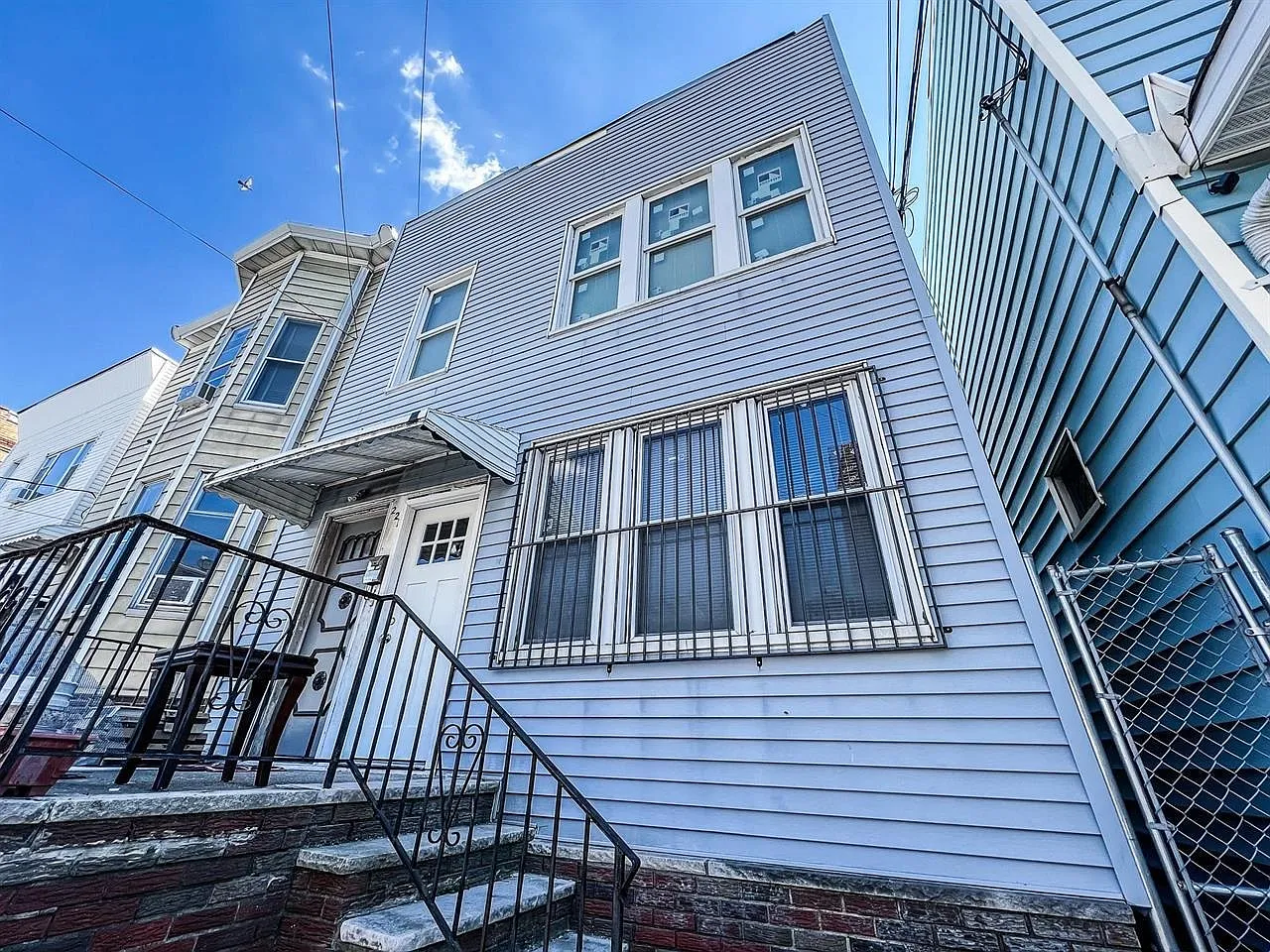 2 bed, 1.0 bath, $2,100 — Photo 1