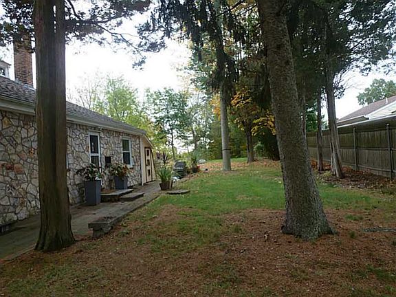 3rd image of 109 Highland Ave