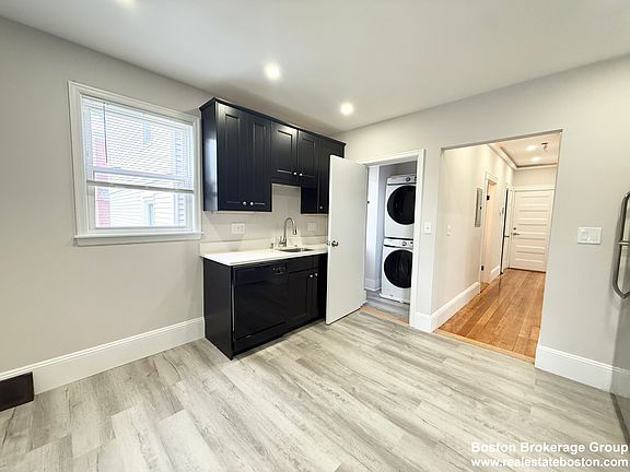2nd image of 71 Saxton St #2