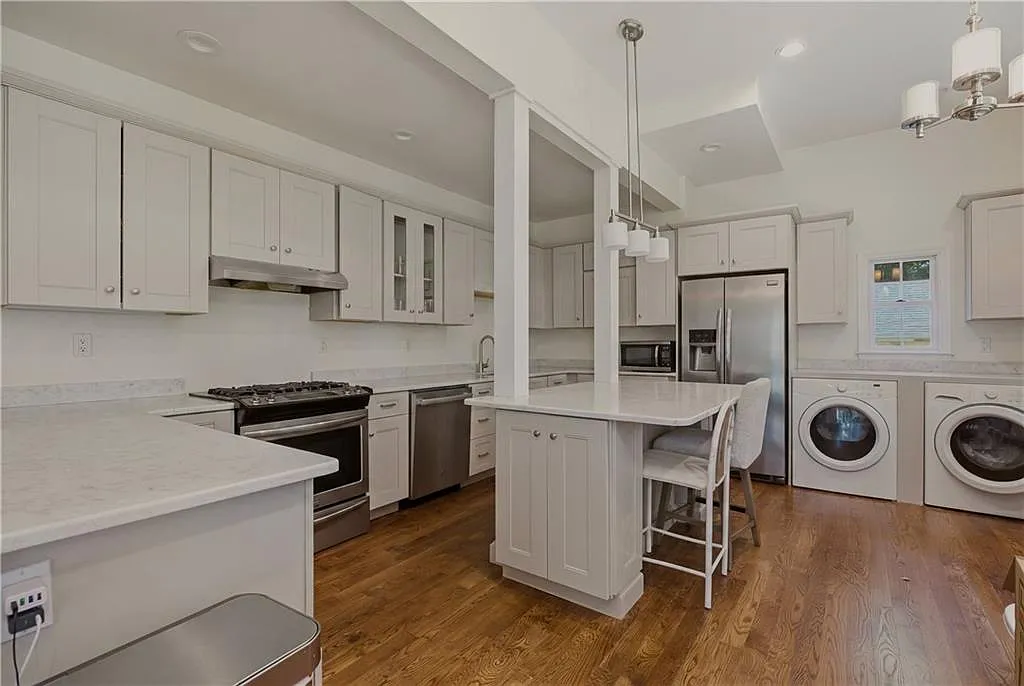 2 bed, 1464 sqft, $3,500 — Photo 3