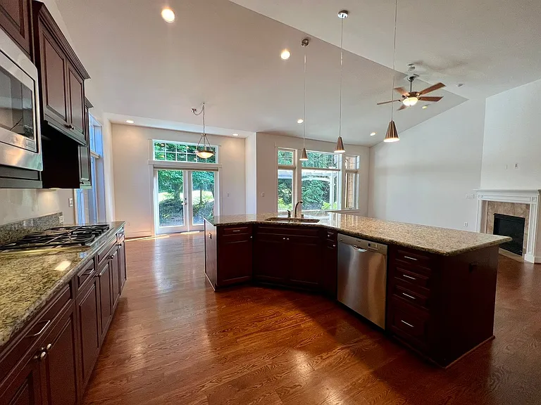 3875 Cameron Dr NE — Photo 8