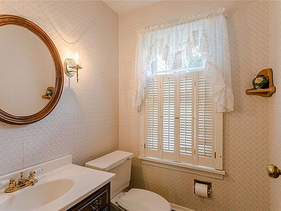 5th image of 20 Blandford Ln