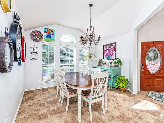 3rd image of 6005 Maravillas St