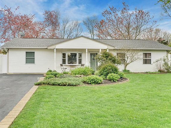 5th image of 323 Lawrence Dr