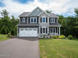 19 Haywood Ln, Rensselaer, NY 12144