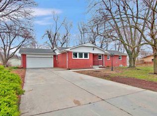 330 S Country View Ln, Wichita, KS 67235
