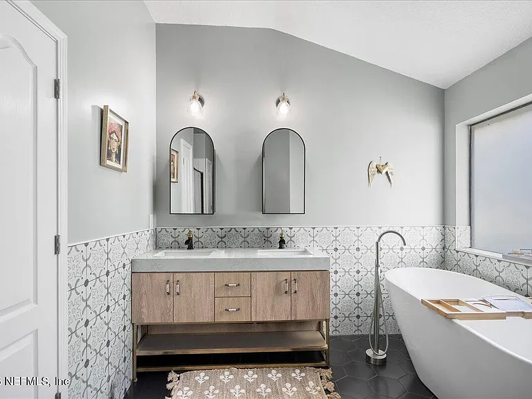 5281 Oxford Crest Dr — Photo 18