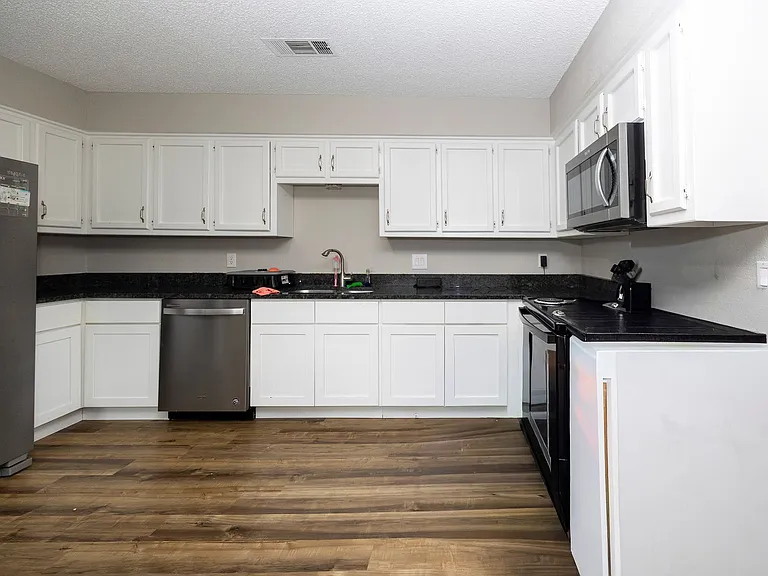 613 N Cherry St #A — Photo 16