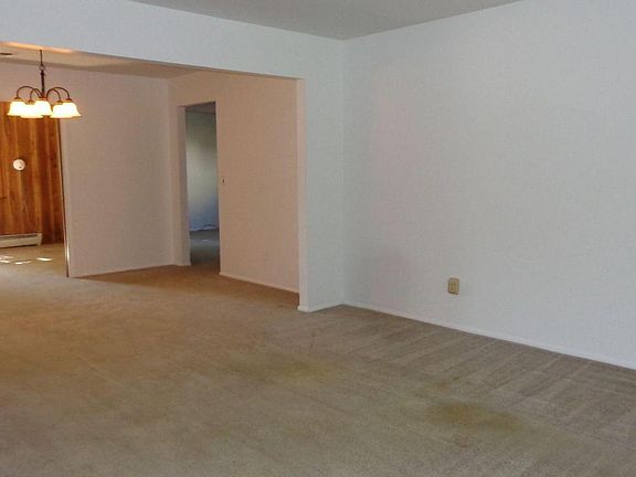 2nd image of 53 Dreyfus Ct