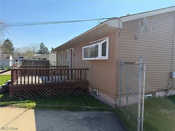 3rd image of 2860 Linda Dr NW