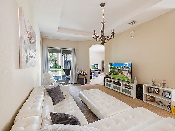 5th image of 1373 NW Leonardo Cir