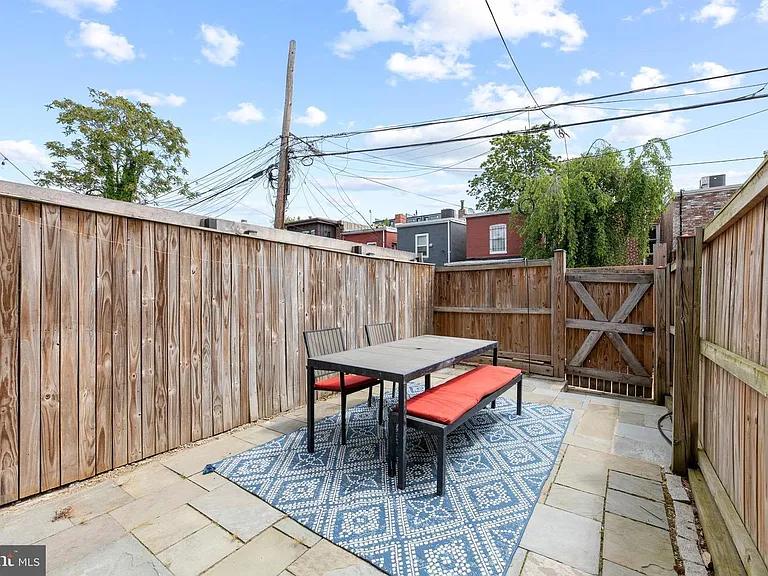 2223 12th Pl NW — Photo 4