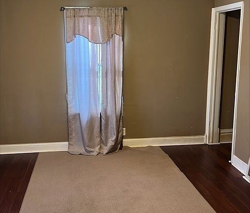 3rd image of 4335 James Ave N