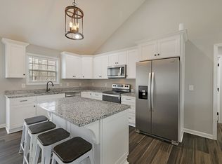 987 Promise Land Rd, Charlotte, TN 37036