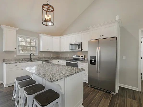 987 Promise Land Rd, Charlotte, TN 37036