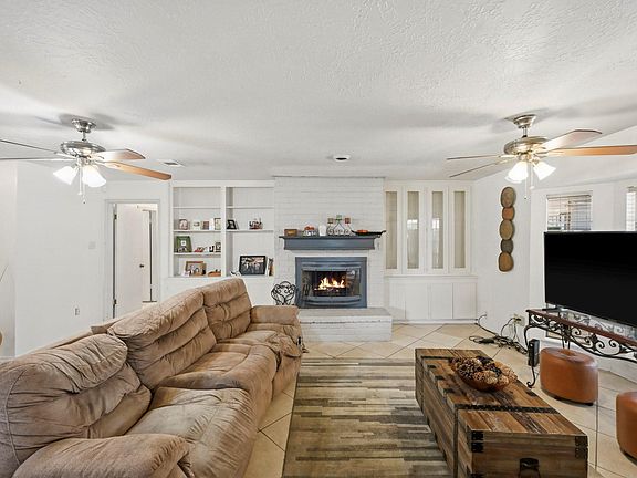 3rd image of 11707 Moltere Dr