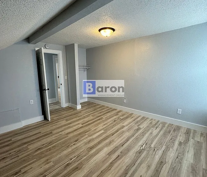 205 E Victoria St — Photo 11