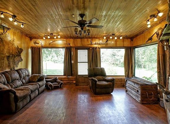 5th image of 3009 Lake Dr