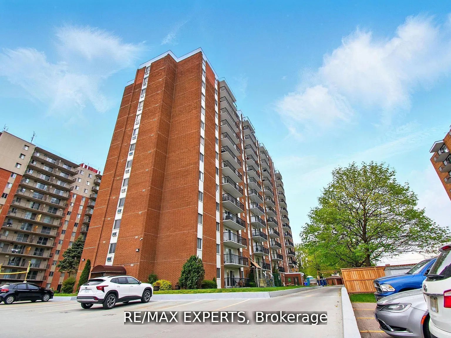 Bayview Towers — Photo 3