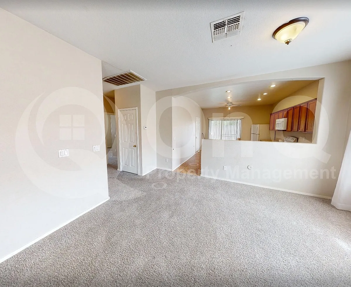 3 bed, 2.0 bath, 1381 sqft, $1,799 — Photo 4