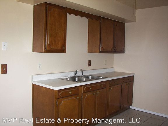 3rd image of 3617 Parkwoods Ln