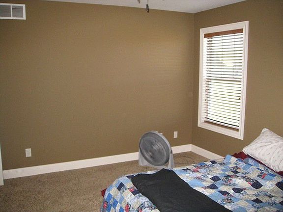 5th image of 905 Hawthorne Dr