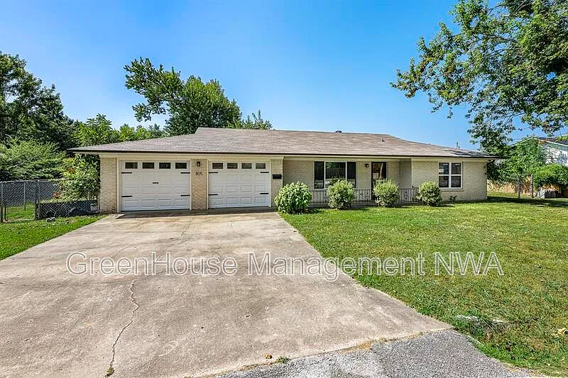 805 Carson Dr