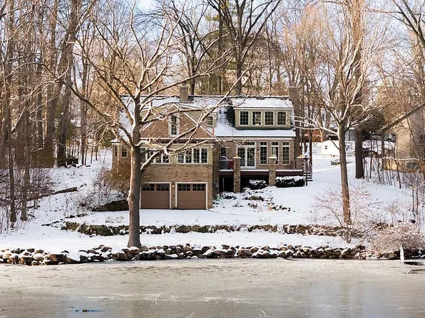 2537 W Libbie Dr, Lansing, MI 48917