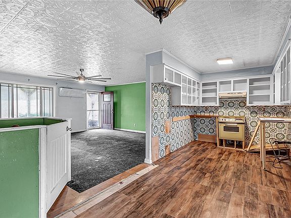 3rd image of 9 N Carlton Cir