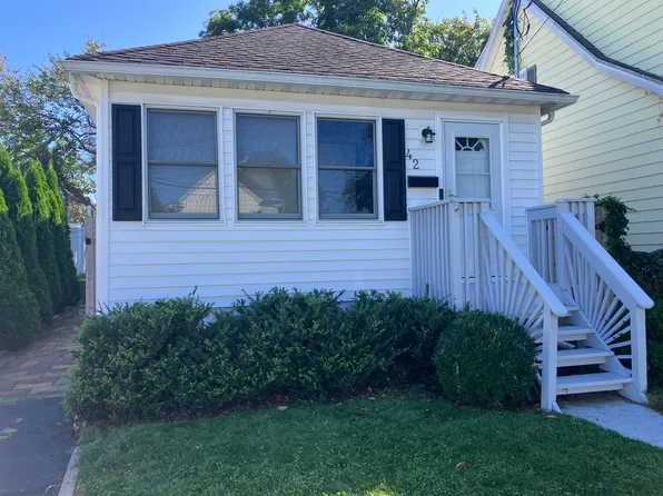 42 Center Ave, Leonardo, NJ 07737
