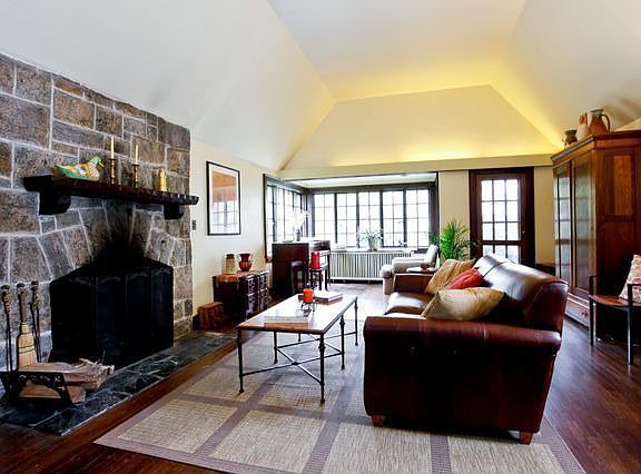 3rd image of 95 Lookout Cir